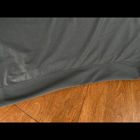 Women’s new LLBean outdoor pullover tee - Picture 4 of 5